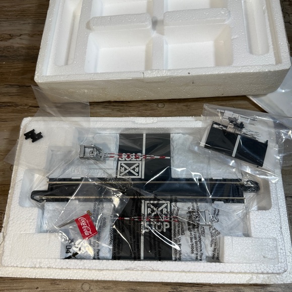 Coca Cola Bachmann hawthorne village dual crossing gate NEW - Picture 1 of 5